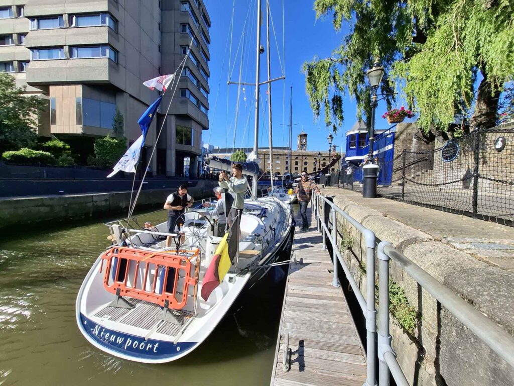 Zeilers oefenen manoeuvres
