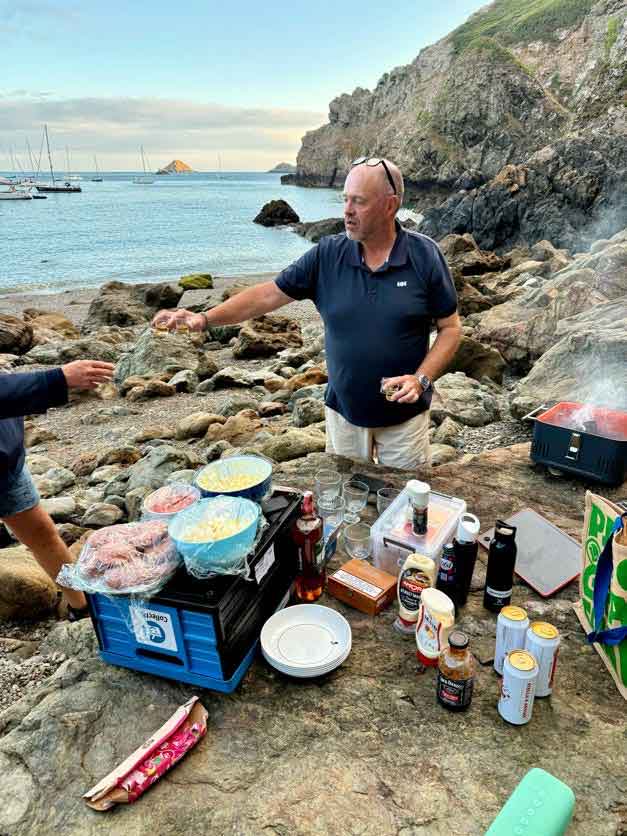 Barbecue op een afgelegen baai